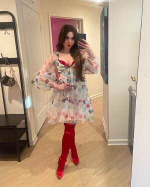 McKayla Maroney Instagram - We can leave the Christmas lights up till January