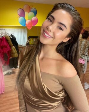McKayla Maroney Instagram - If it makes you happy, then it’s not a waste of time🤎🍁🍂✨