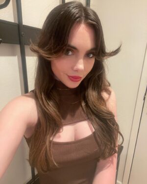 McKayla Maroney Instagram - Didn’t post anything for Halloween but my hair has looked like Jane Jetson for a month now. The person who cuts my bangs wont text me back.🥲 Hope your November is starting off blessed. 💌📦🔒