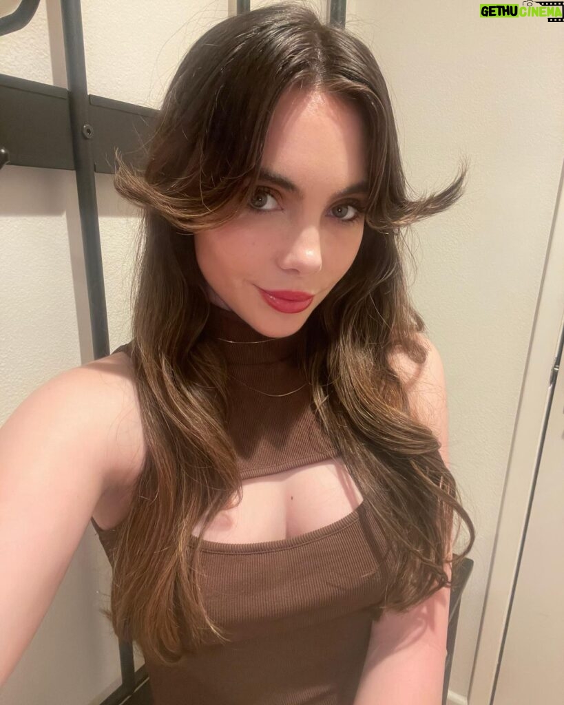 McKayla Maroney Instagram - Didn’t post anything for Halloween but my hair has looked like Jane Jetson for a month now. The person who cuts my bangs wont text me back.🥲 Hope your November is starting off blessed. 💌📦🔒