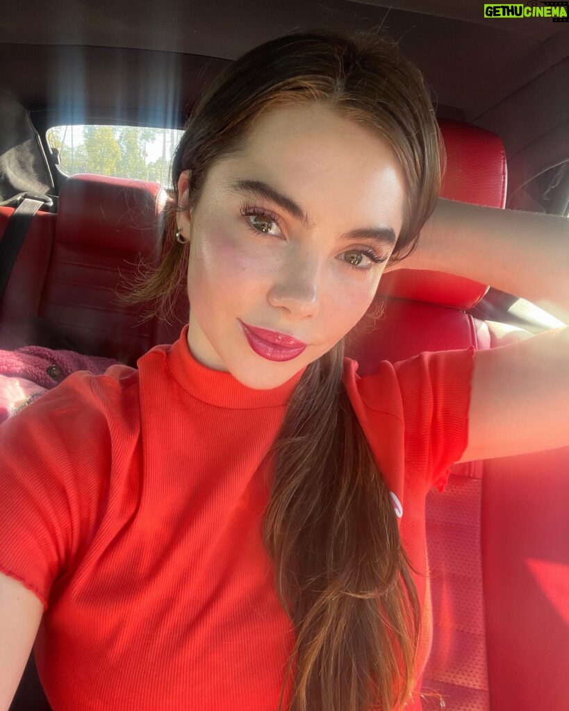 McKayla Maroney Instagram - 🥕🧶🍁🚚🍂🌆