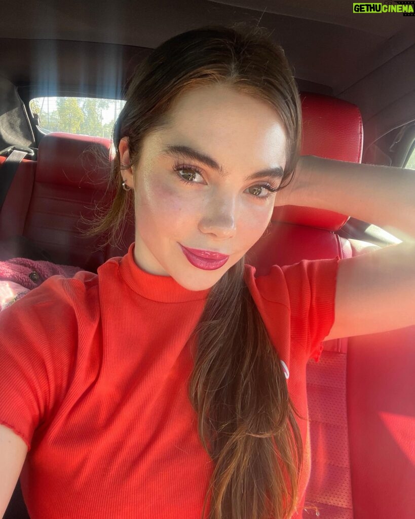 McKayla Maroney Instagram - 🥕🧶🍁🚚🍂🌆