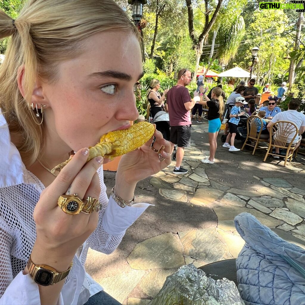 Meg Donnelly Instagram - thank u @waltdisneyworld * ੈ✩‧₊˚#waltdisneyworld! i love all the nostalgia & eating pickles on pirates of the caribbean (i <3 corn) !!! 🎀🩷