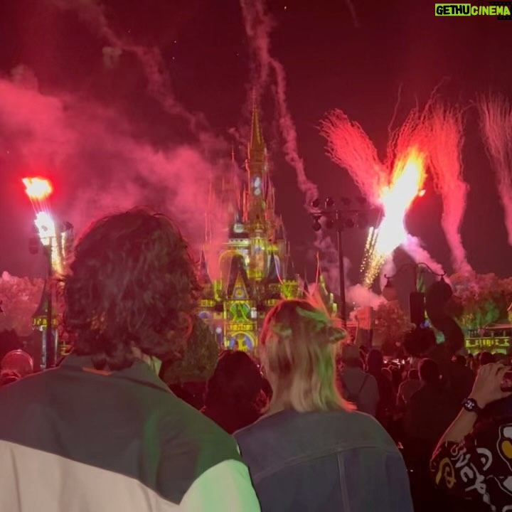 Meg Donnelly Instagram - thank u @waltdisneyworld * ੈ✩‧₊˚#waltdisneyworld! i love all the nostalgia & eating pickles on pirates of the caribbean (i <3 corn) !!! 🎀🩷