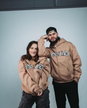 Meg Verschelle Instagram - NOUVELLE COLLECTION LOCKD DISPONIBLE à 21h 🔥
Petit shooting avec la team pour fêter ça 🥰
N’hésitez pas à vous faire plaisir 🛒
@lockd_clothing 
➡️ https://lockdshop.com
ou lien en bio