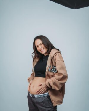 Meg Verschelle Instagram - NOUVELLE COLLECTION LOCKD DISPONIBLE à 21h 🔥
Petit shooting avec la team pour fêter ça 🥰
N’hésitez pas à vous faire plaisir 🛒
@lockd_clothing 
➡️ https://lockdshop.com
ou lien en bio