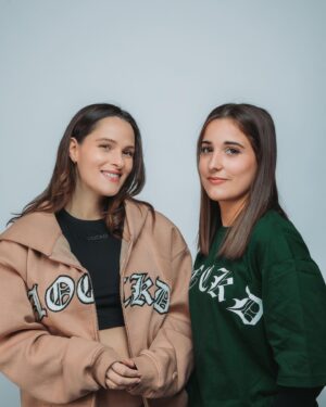 Meg Verschelle Instagram - NOUVELLE COLLECTION LOCKD DISPONIBLE à 21h 🔥
Petit shooting avec la team pour fêter ça 🥰
N’hésitez pas à vous faire plaisir 🛒
@lockd_clothing 
➡️ https://lockdshop.com
ou lien en bio