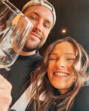 Meg Verschelle Instagram - Bonne fête à la personne qui sera un formidable papou très prochainement 🥰🥹 merci d’être toi, d’être aussi vrai et de me rendre meilleure chaque jour. 13 ans de nous, bientôt 3, merci la vie 💙