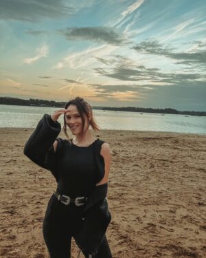 Meg Verschelle Instagram - L’année commence bien 💎😍🥺