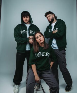 Meg Verschelle Instagram - NOUVELLE COLLECTION LOCKD DISPONIBLE à 21h 🔥
Petit shooting avec la team pour fêter ça 🥰
N’hésitez pas à vous faire plaisir 🛒
@lockd_clothing 
➡️ https://lockdshop.com
ou lien en bio