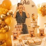 Meg Verschelle Instagram - Chanceuse et reconnaissante d’être si entourée le jour de mes 27 ans 💛 bien que ma famille et surtout mon jumeau ne sont pas présents en ce jour spécial 🥺 Merci pour tout, merci à vous d’avoir pensé à moi. Merci particulier à l’amour de ma vie de me supporter depuis presque 11 ans dans quelques jours. 🤍 Merci ma soeur et mon frère pour vos mots doux et mes amies proches ou même de loin. Je suis là plus heureuse du monde. Merci aux prestataires: @unepartdecharlotte 🎂 et @myeventbys pour la déco 🎁