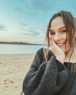 Meg Verschelle Instagram - L’année commence bien 💎😍🥺
