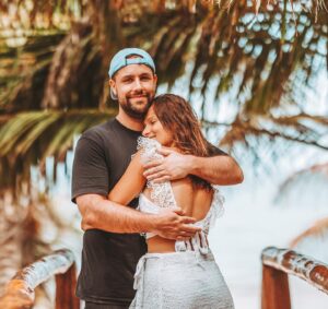 Meg Verschelle Instagram - J’irai où tu iras 💕🌴
Merci pour tout ces moments mon v. 
Je t’aime du plus profond de mon cœur 💯🤍