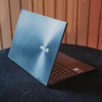 Meg Verschelle Instagram - Boulot Time avec mon petit ASUS ZenBook Flip 13 OLED, certifié Intel Evo. 💻#IntelEvoExperience. 🥰 Je l’ai reçu grâce à @IntelFrance et franchement je suis comblée, surtout pour le montage avec l'écran OLED tactile, c'est parfait. Léger, rapide et 11h d'autonomie ! J'suis fan 😍 @asusfrance #Ad ✨♥️ 📸: @alexandrep__ 🤍