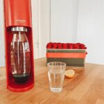 Meg Verschelle Instagram - Vous savez comment nous aimons l’eau pétillante (surtout Valouzz ) C’est donc pour cette raison que @sodastream_france nous ont envoyé leurs toutes nouvelles machines Terra. 🥤Et à cette occasion, nous vous faisons gagner 2 machines ! (la Terra noire et la Terra rouge) 🖤❤️ Pour participer au jeu concours : ➡️ abonne toi au compte de @pidi_meg / @valouzz au compte de la marque @sodastream_france ➡️ commente la publication en taguant un pote Le tirage au sort du gagnant sera effectué et annoncé par nos soins le 28/02. 😘 Bonne chance 🖤