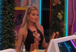 Megan Barton Hanson Instagram - OKKKK!! There’s a lot to unpack here! Kissing, proposals and a double pie for me which was… fun.
I can’t wait for you to see this episode 🤭 stream now on @peacock @loveislandusa