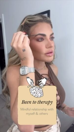 Megan Barton Hanson Instagram - GRWM as I talk about my recent dating life @thepureapp #PureDatingApp #PureQueens #AD