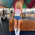 Megan Moroney Instagram – 💘 two stepped down to texas