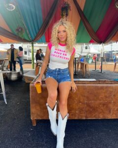 Megan Moroney Instagram - 💘 two stepped down to texas