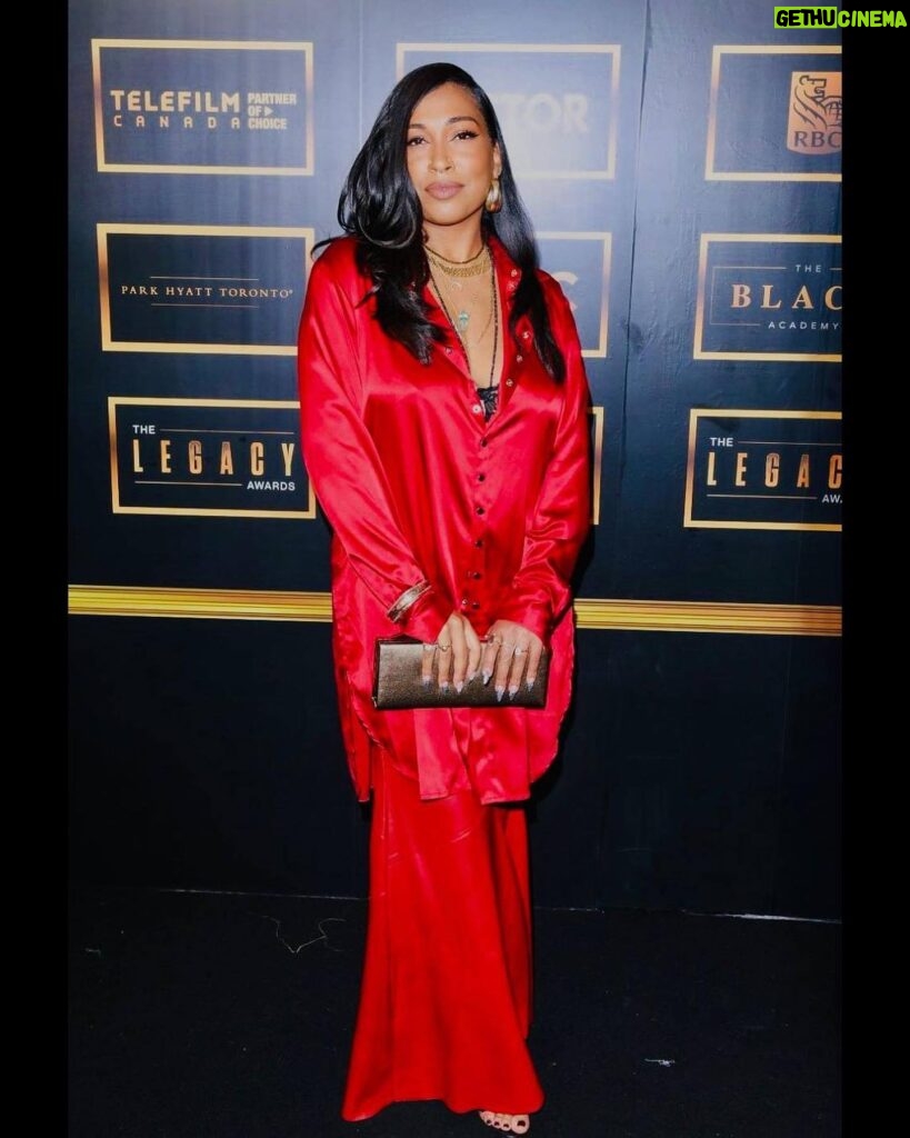 Melanie Fiona Instagram - Runnin through the 6… ❤️ @legacyawardsca @blackisnowcanada