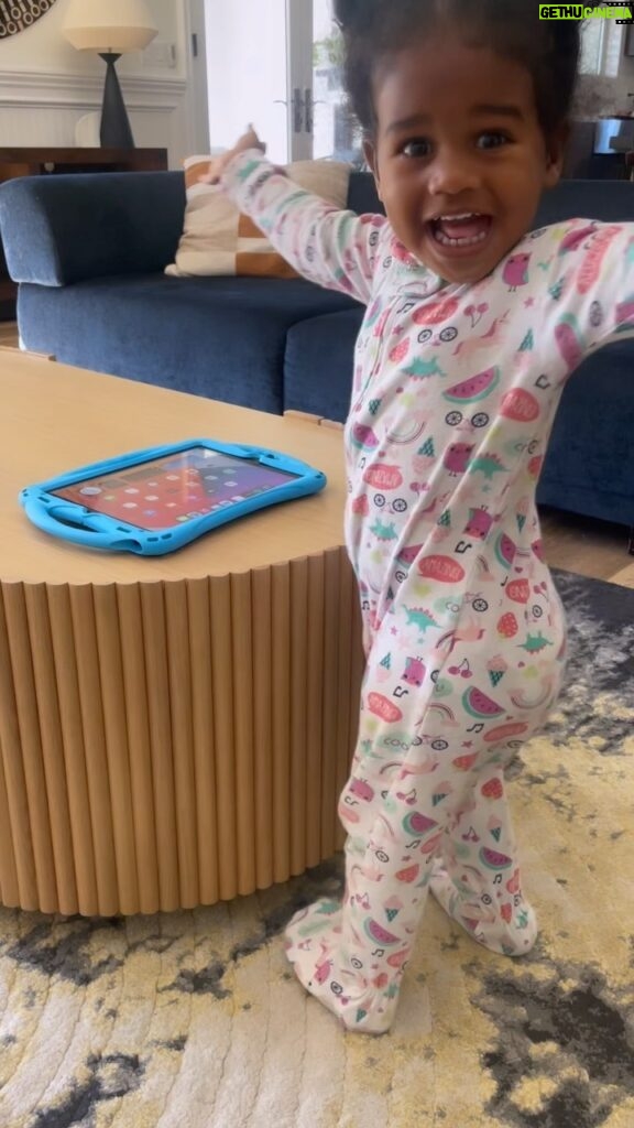 Melanie Fiona Instagram - Here’s some pure JOY for your Friday timeline… Kaia Love on beat! 💃🏽 Our Lil Boo Thang’s fav song currently. ☺️ Cc @paulrussell 🔥