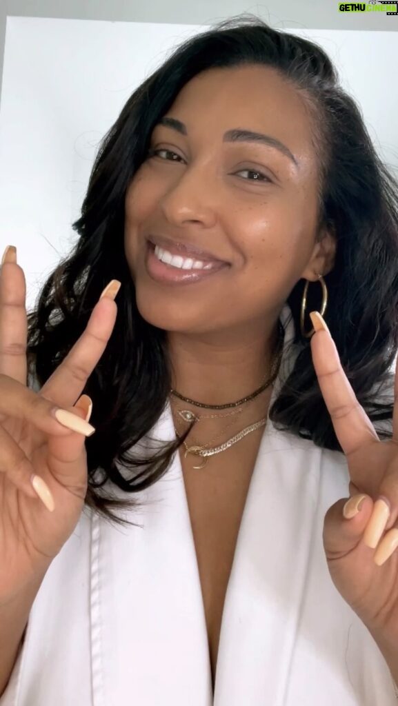 Melanie Fiona Instagram - #GRWM Self Care Edition 🧘🏾‍♀️💜🧘🏾‍♀️#CVSPartner Let me show you how I use the new CVS Health Custom Whitening System as a part of my self-care routine. It’s JUST as effective as in-office dental treatments, but at a more affordable price! @CVSPharmacy Head to the link in my bio to learn more and try it for yourself. You can even order online and pick up in as little as an hour with free CVS pickup! ✨Be Well, My Loves✨ Moisturize Meditate & Mind your business 🫶🏾 #SmileWithCVS #HealthierHappensTogether