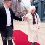 Melek Baykal Instagram - Kırmızı halı cazibesi diye bir şey var 🥰🥰🥰🥰 Günaydın sevgili dostlar ❤️