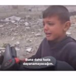 Melek Baykal Instagram - Gök gürültüsünden korkar diye annesinin gece koynunda uyuttuğu güzel çocuk şimdi anasız ve yalnız … Dünya sizi ağlıyor güzel oğlum ama filler yine bütün çiçekleri eziyor…