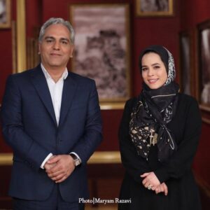Melika Sharifinia Instagram - .
به ما که خیلی خوش گذشت 
امیدوارم به شما هم خوش گذشته باشه 🌹
.
پ ن : ملیکا هستم رکورددار جهانی تنظیم روسری!! 😐😂
.
بازپخش : جمعه
٤ ، ٧ ، ١١ صبح / ١٧ بعدازظهر
.
@dorehami4_original 
ا
📸 : مریم رضوی ♥️
آزاده امیرخان ♥️
.
#دورهمی #مهران_مدیری #ملیکا_شریفی_نیا #بیژبیژ !