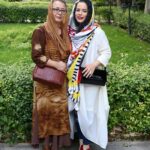 Melika Sharifinia Instagram - ا اکران «خیلی خصوصی» فیلم سینمایی بازدم ! با جذاب‌ترین «عسل‌بانوی» عالم !! 😍 ا مانتوی زیبام هنر دوست زیباترم ندا درواقع @olga.gallery ❤️🙏🏻 ا عکس : سامان رحمت‌آبادی