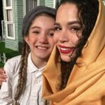 Melika Sharifinia Instagram - ا در کنار عزیزترینِ دلم خواهر بی‌نظیرم ، وینفرد خانومِ مری‌ پاپینز که بازی جذاب و درستش هر بار اشک شوق به چشم‌هام آورد و از دیدن قدرت و تسلطش روی صحنه غرق در غرور و لذت شدم و با نوای دل‌نشین سازش هر بار دلم براش رفت و با تمام وجودم بهش افتخار کردم 😍👏♥️ و شخصِ خانومِ مری‌ پاپینز ، بهنوش جانِ زیبا و جذاب که واقعا نقش به این سختی رو با اون‌همه حرکت و آواز به بهترین نحو اجرا کرد و یک مری پاپینز لوند و‌ دلبرانه رو مهمون قلبم کرد ♥️👏💋 و اما برت عزیز که با اجرای تحسین برانگیزش هر بار لبخند به لبم آورد و با صدای زیباش توانایی‌هاش رو به رخ کشید 👏👌🌹 و جین و مایکل عزییییزدلم ، بازیگرای کوچولو و خوش آتیه‌ی مری پاپینز که واقعا نمی‌دونم چطور در این سن تونستن به این خوبی بازی کنن و به این کوکی بخونن ! خلاصه که بدجوری دلمو بردن ♥️😍♥️ من مری‌پاپینز رو با بازی هر دو آقای بنکس عزیز یعنی هم احسان کرمی و هم کاظم سیاحی دیدم و به نظرم با وجود تفاوت دلپذیری که اجراشون باهم داشت هر دو به شدت روی صحنه درخشیدن👌👏🌹 واقعا نمیشه بیشتر از این تک تک درباره‌ی بازی‌ها نظر بدم ولی می‌خوام چند تا از صحنه‌های این تئاتر که هایلایت قلبم شدن رو بهتون بگم : صحنه‌ی باشکوهِ مغازه‌ی واژه فروشی (سوپرکالی) صحنه‌ی اون سگِ پدرسگ !!ا صحنه‌ی مردِ دونه‌ی پرنده فروش ! با صدای معرکه‌ش صحنه‌ی نمایش وینفرد با پیانوی معرکه‌ش و صحنه‌ی زیبای خداحافظی مری‌پاپینز و برت (فینال ، بادبادک‌ها) ا وقتی گفت قراره مری پاپینز رو اجرا کنن ذوق کردم همیشه عاشق جادو بودم و هستم و خواهم بود از فکر تماشای این همه رنگ و شور و‌ عشق و جادو روی سن تالار وحدت واقعا به وجد اومده بودم و همش با خودم می‌گفتم چطور می‌خوان این کار بزرگ رو با اینهمه اتفاقِ غیر ممکن اجرا کنن ! ولی نتیجه حتی از بهترین حالتی که تصور کرده بودم هم بهتر بود!ا یک کار پرشور و باشکوه که تمام غیرممکن‌ها رو ‌ممکن کرده بود با بازی‌های فوق‌العاده‌ش ، طراحی حرکت و گروه درجه‌ یکش ، آواز و موسیقی پر ابهتش ، طراحی صحنه‌ و لباس درستش ، کارگردانی عالی و جادوهای جذاب و دلبرانه‌ی مری‌ پاپینزیش! الحق که تماشاچی رو دو ساعت از تمام مشکلاتش دور می‌کرد و می‌برد به دنیایی که توش مهربونی تنها دغدغه بود خسته نباشید می‌گم به کل گروه مری‌پاپینز ، روی صحنه ، پشت صحنه و اون عزیزانِ زیرِ صحنه ! پیشنهاد می‌کنم این کار زیبا رو ببینین، فقط ۶ اجرا باقی مونده ♥️ ا پ ن : نور برای عکاسی فاجعه بود خون دل خوردم تا اینا از توش در اومد! 😐 پ پ ن : عاشق عکس چهارمم 😌