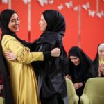 Melika Sharifinia Instagram - ا این خندوانه‌ی جذاب در کنار رامبد جوان خلاق و دوست داشتنی داور عزیزمون آقا سپند امیرسلیمانی سانیای خوشگلم ، هم تیمیِ بی‌نظیر سامان و لیندای عزیز و جناب‌ خانِ دست و پا شکسته !! 😂 حسابی خوش گذشت جاتون خالی ❤️ ا حالا بگین ببینم ، دوست داشتین ؟ با ادابازیِ مورفی‌ها حال کردین یا نههههه؟؟ 😀 ا پ.ن : کَل‌کل‌ِ مورفی‌ها فقط و فقط برای جذاب‌تر شدن مسابقه بوده و هیچ ارزش دیگری ندارد 😬 ا تکرار ساعت : ۳ بامداد ، ۷ صبح ، ۱۱ صبح و ۵ بعد از ظهر ا لباس زیبا از دوست مهربونم @mmmahi_ ❤️ شالی که دوستش می‌دارم از عزیز هنرمند @paniz.style 🌹