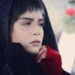 Melika Sharifinia Instagram - ا عکس‌هایی از فیلم «بازدم» که اکرانش همچنان در سینماهای هنر و تجربه ادامه داره 🌹 گریمم رو در این فیلم خیلی دوست دارم چون به اصرار خودم و متناسب با نقش زیبام یک قوز بینیِ جذاب به صورتم اضافه شد چیزی که همیشه دوست داشتم تجربه‌ش کنم و بسیار از این تصمیم راضی‌ام چون برای این نقش خاص تاثیر خیلی خوبی روی صورتم گذاشت و صورتم رو استوارتر کرد... ا طراح گریم : هادی قالیخانی کارگردان : آرش سنجابی ا #ملیکاشریفی_نیا #ملیکا_شریفی_نیا #سینمایی #بازدم #نقاش #melikasharifinia #iranianactress #iranianpainter #artist #iranianartist