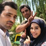 Melika Sharifinia Instagram - ا با منوچهر هادی عزیزدل 🌹 و برادر جانم سامان صفاری عزیز 🌻 که ظاهرا دل خیلیا رو برده... 😂 به خدا قابل‌تونو نداره راحت باشین بیاین ببرینش مام از دستش راحت شیم با این کاراش! 😬 ا @manouchehrhadii @samansaffari ا #دلدادگان #ملیکا_شریفی_نیا #منوچهرهادی #سامان_صفاری #شبکه_سه تکرار : ۰۰:۴۰ شب ۹:۴۰ صبح ۱۴:۴۰ ظهر