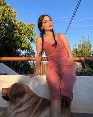 Melike İpek Yalova Instagram - Bird on a wire.