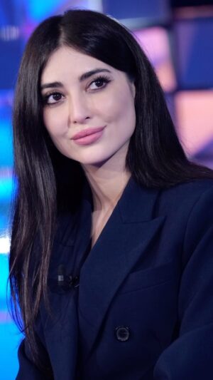 Melike İpek Yalova Instagram - Da #TerraAmara a #Verissimo: tutto il mondo di @mipekyalova 🤩