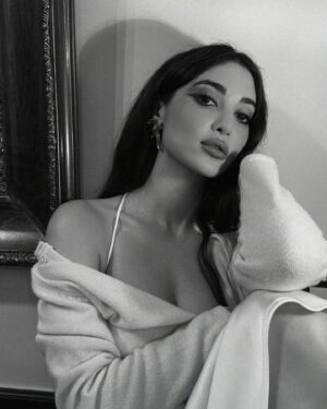 Melike İpek Yalova Instagram - Gnight🌚🤍