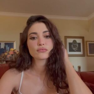 Melike İpek Yalova Instagram - Cok sicak beynim eridi ama 🤷🏻‍♀️
🧡