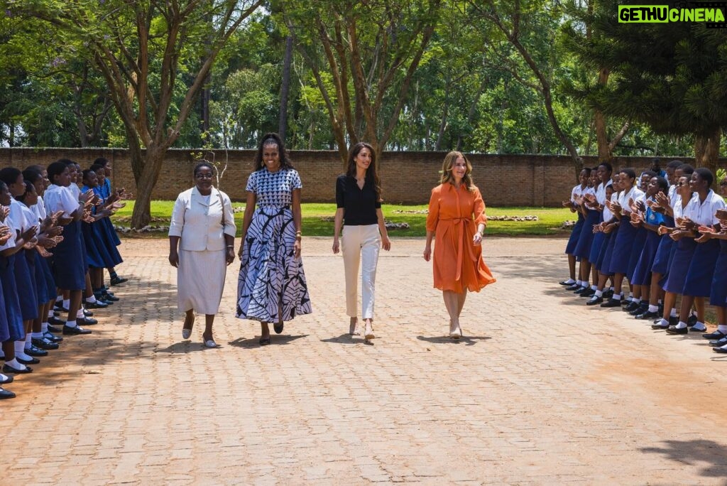 Melinda Gates Instagram - Every year, 12 million girls are married before the age of 18. Child marriage is a global issue that threatens a girl’s education, health, safety, and autonomy.   This week, I traveled to Malawi with @michelleobama and Amal Clooney (@clooneyfoundationforjustice) to learn more about the work being done there to protect girls’ futures. To everyone who shared their stories and expertise with us—including @girlsopportunityalliance, @ageafrica , @girlsnotbrides_ , Girls First Fund, and @womenlawyersassociationmalawi —thank you. Your efforts to end child marriage could not be more important.