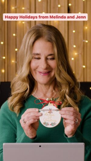 Melinda Gates Instagram - @jenngatesnassar and I may not be the most artistic, but we make up for it with our holiday cheer 😉🎄

Had so much fun talking about some of our favorite holiday traditions, and of course my greatest joy of 2023: my sweet granddaughter, Leila.