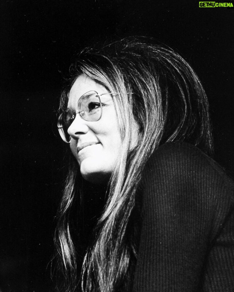 Melinda Gates Instagram - Wishing a very happy 90th birthday to the fabulous @gloriasteinem! Gloria, thank you for encouraging generations of women to share their stories, fight for justice, and link arms with others to create the future we all want to see. I wish I could be there to celebrate you in New York, but know that I’m there raising a glass to you in spirit! 🥂 (Photo by PhotoQuest/Getty Images)