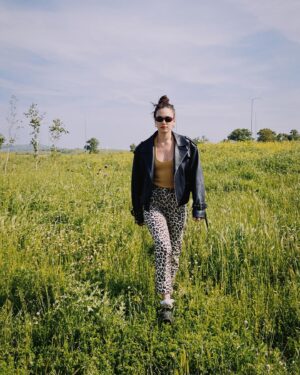 Melisa Şenolsun Instagram - Can i kick it? 🌾