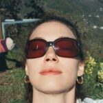 Melisa Şenolsun Instagram - Tepelere cikmak gunese degmek ,koklenip sifalanmak ,derelerin akisina kapilmak ve taslar gibi dengemi bulmak zaminidir simdi.(Devrik benim gibi)🌬🌱🌊 #analogloversvol2🤍