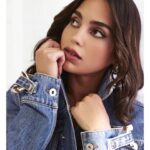 Melissa Barrera Instagram - Chatting it up with @elleusa about CARMEN and more 💙 link in stories Thank you @catrcardenas 🙏🏻