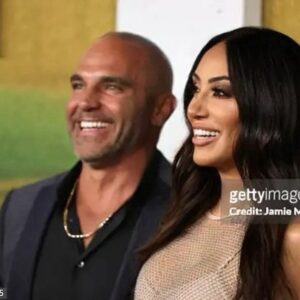 Melissa Gorga Instagram - Date night hits different these days🍸One thing about being in this business is the amazing people I get to meet. @kevinhart4real such a gentleman and so kind. I love when major stars keep their 2 feet on the ground. @netflix #liftmovie