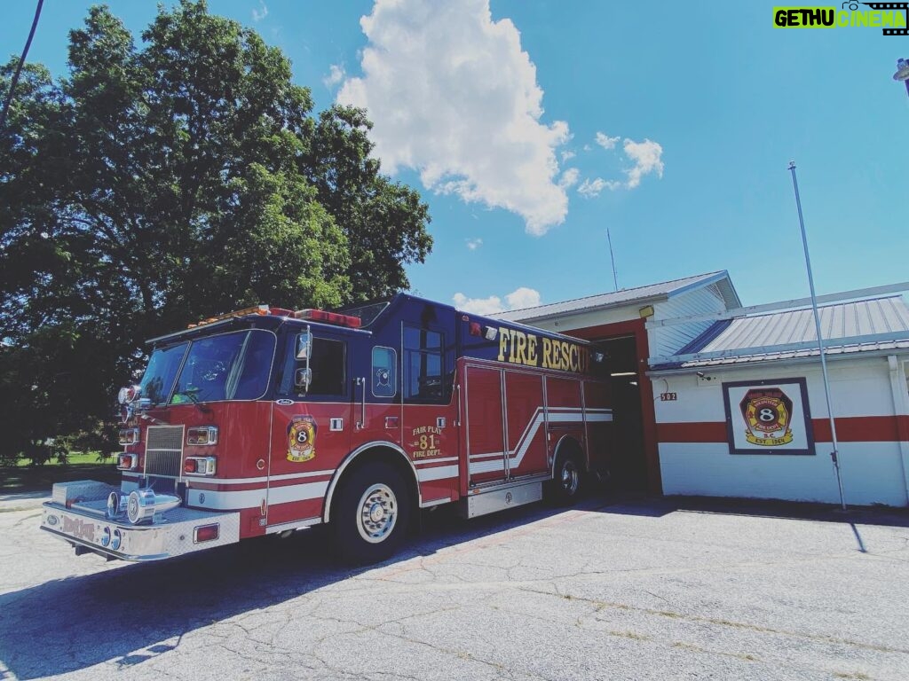 Melissa Ponzio Instagram - Call Out! #FairPlay #SouthCarolina #Rescue81 looking fresh…Thank you for your service. @fairplayfire