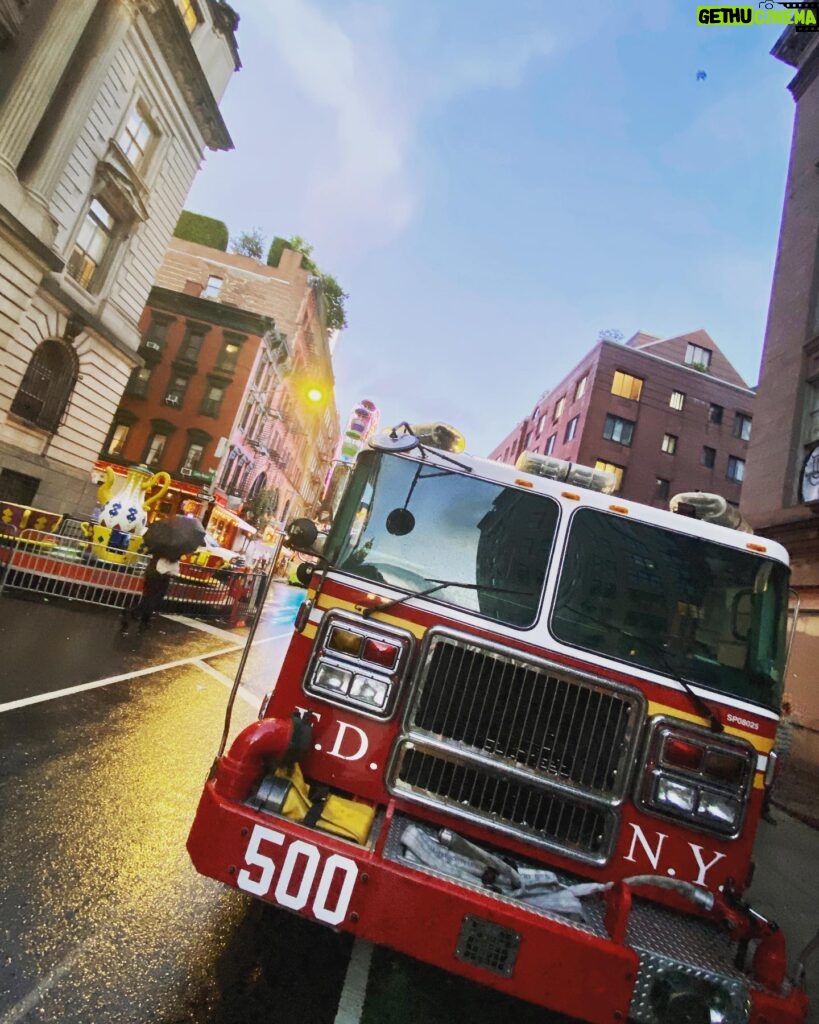 Melissa Ponzio Instagram - Call out #NYFD spotted at the #sangennarofeast 🇮🇹 Thanks for keeping us safe!