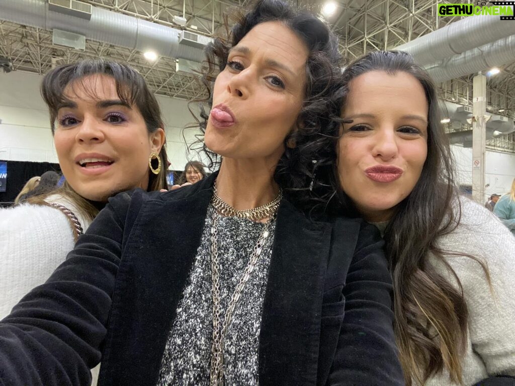 Melissa Ponzio Instagram - More Epic Pics with #TeenWolf Family at @epiccons #Chicago!!!