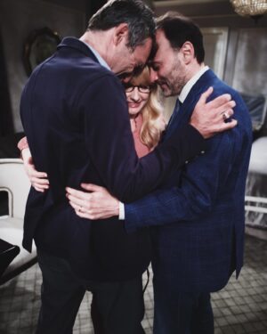 Melissa Rauch Instagram - A special moment after shooting Bernadette’s final scene with these two incredible humans and genius minds @stevemolaro & @mildmanneredsteveholland I love them both more than words can say 💕
📸: @ansleyrix