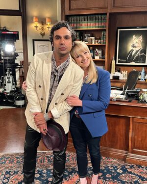 Melissa Rauch Instagram - Still can’t properly verbalize the level of wonderfully surreal it was having my @bigbangtheory brother @kunalkarmanayyar and @jeniferlewisforreal on the Night Court set in the same week! It was…..sooooo, really, very, super wonderfully surreal…..I told you guys it’s hard to verbalize this! I mean the level of talent and funny is just overwhelming and you can see it all tonight on all new #NightCourt on @nbc at 8/7 c and streaming on @peacock 💙 Holler at me if you enjoyed the episode as much as we had fun making it (metaphorically, not literally cause hollering startles me)!